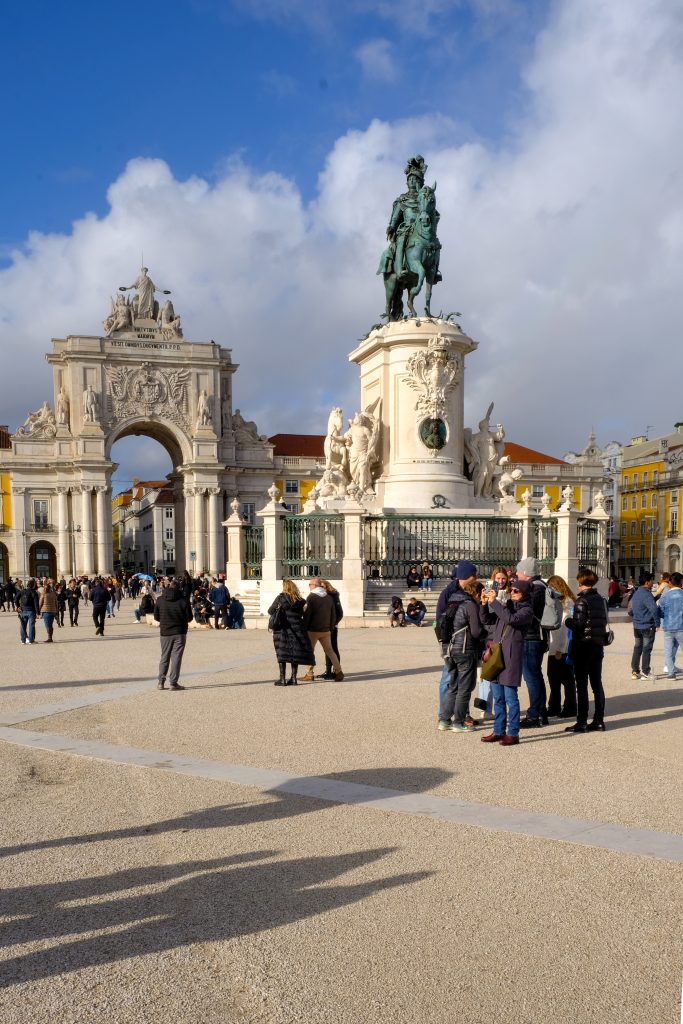 Statue of King Jos&eacute; I and the Rua Augusta Arch with visitors on Pra&ccedil;a do Com&eacute;rcio, Lisbon